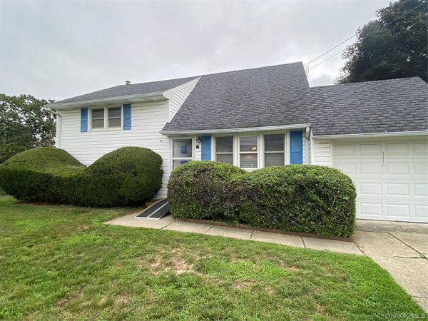 85 Stellenwerf Avenue , Islip Terrace, NY 11752