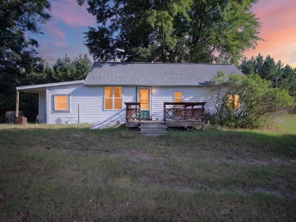 6187 N Oak Avenue, White Cloud, MI 49349