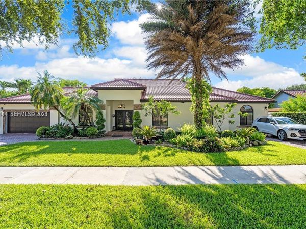 15600 NW 82nd Ct , Miami Lakes, FL 33016