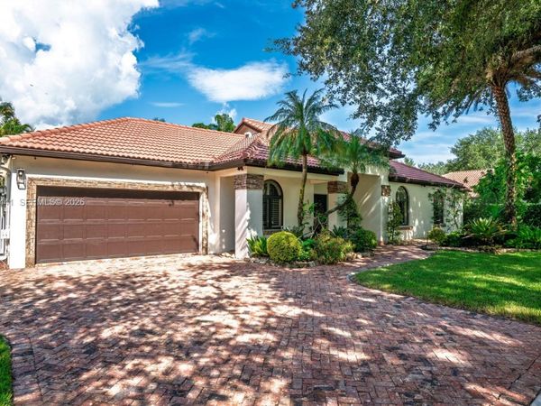 15600 NW 82nd Ct , Miami Lakes, FL 33016