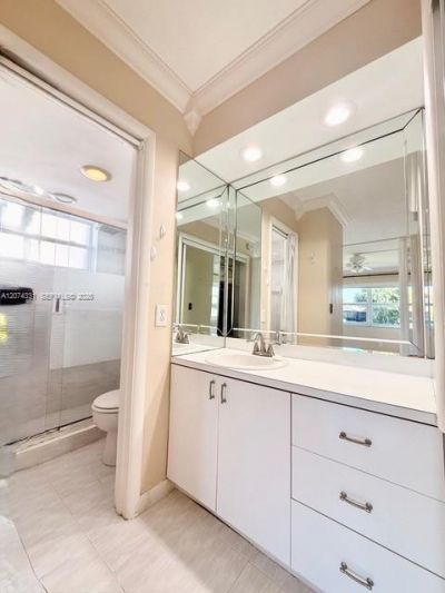 455 Paradise Isle Blvd , Unit 109, Hallandale Beach, FL 33009 Photo