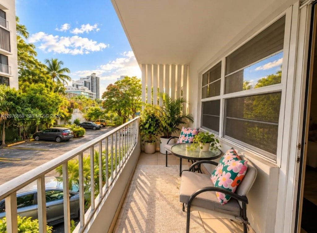 528 Meridian Ave, Unit 202A, Miami Beach, FL 33139 Photo