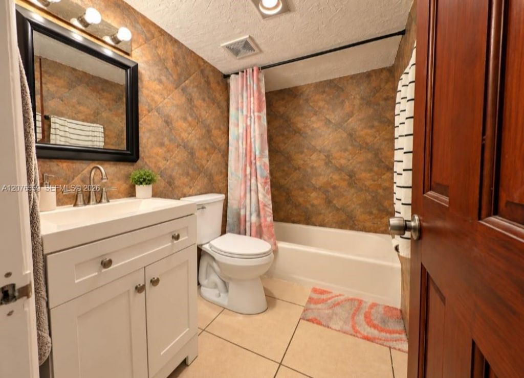 528 Meridian Ave, Unit 202A, Miami Beach, FL 33139 Photo