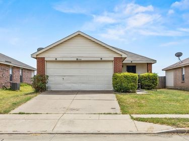 1344 Castle Ridge Road, Fort Worth, TX 76140