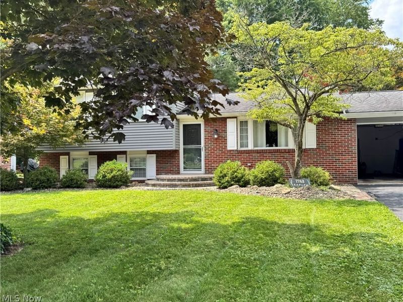 7763 Raglan Drive NE, Warren, OH 44484 Photo 1