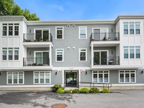 315 College Farm Rd, Unit 6, Waltham, MA 02451