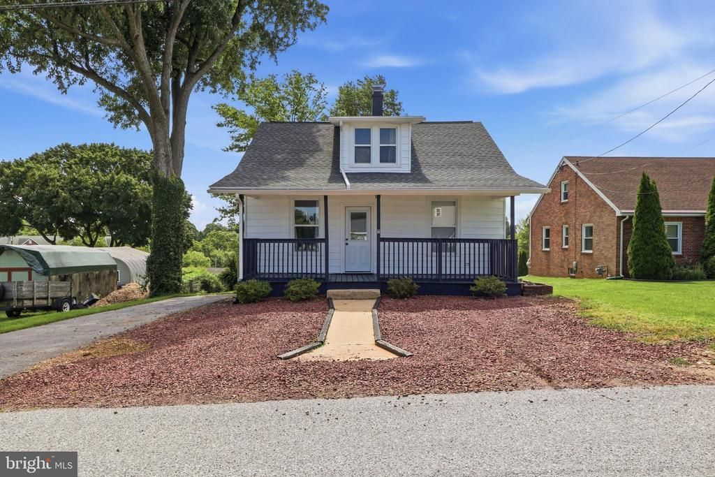 38 W PENNSYLVANIA AVENUE, STEWARTSTOWN, PA 17363