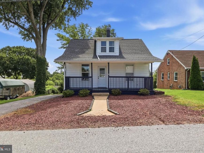 38 W Pennsylvania Avenue, Stewartstown, PA 17363 Main Photo