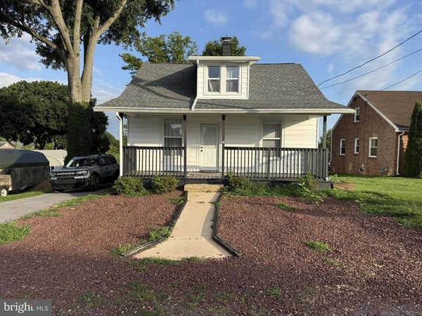 38 W PENNSYLVANIA AVENUE, STEWARTSTOWN, PA 17363