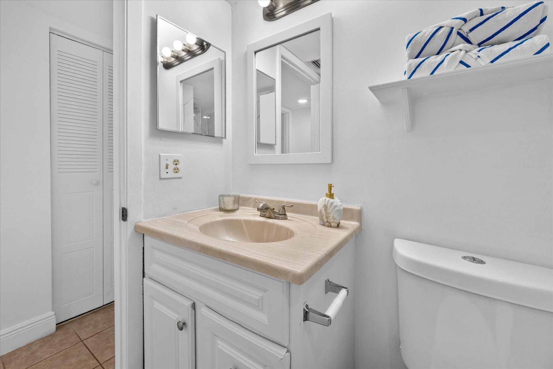 9235 SW 8th Street, Boca Raton, FL 33428 Photo