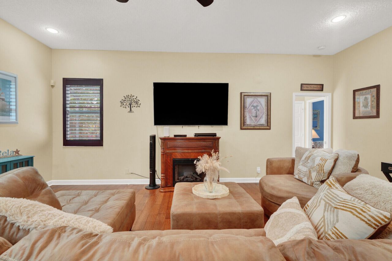 1870 NE Victorian Lane, Jensen Beach, FL 34957 Photo