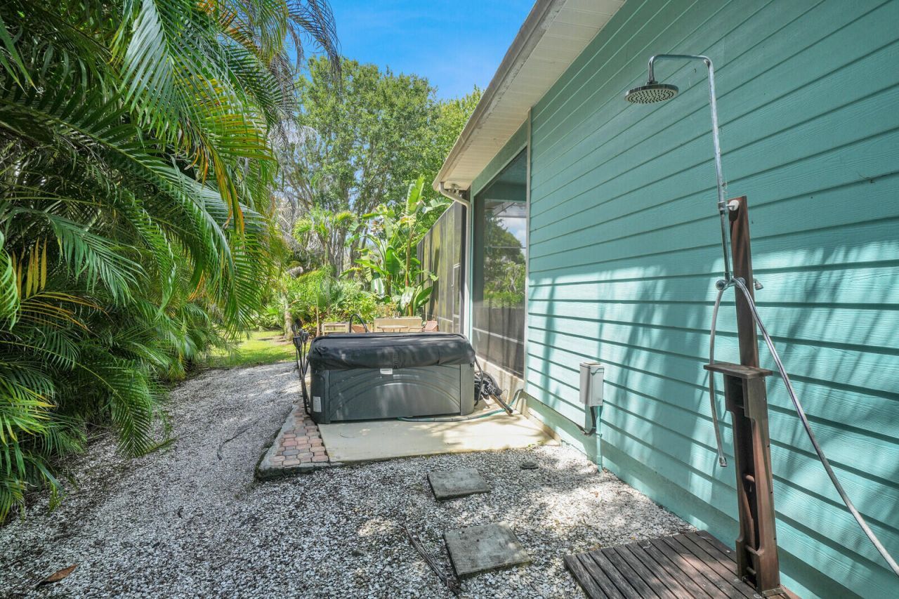 1870 NE Victorian Lane, Jensen Beach, FL 34957 Photo