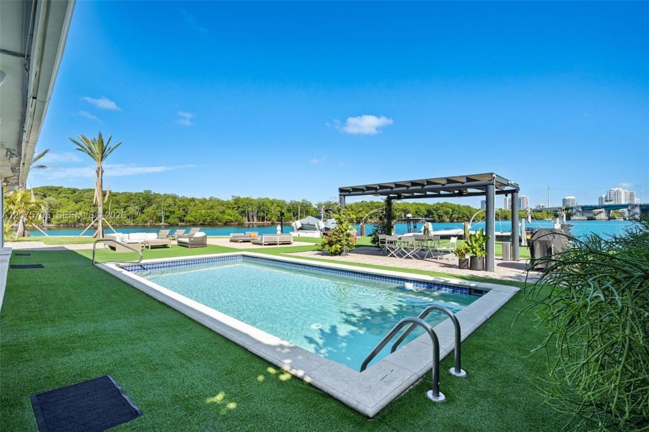 333 Atlantic Ave , Sunny Isles Beach, FL 33160 Photo