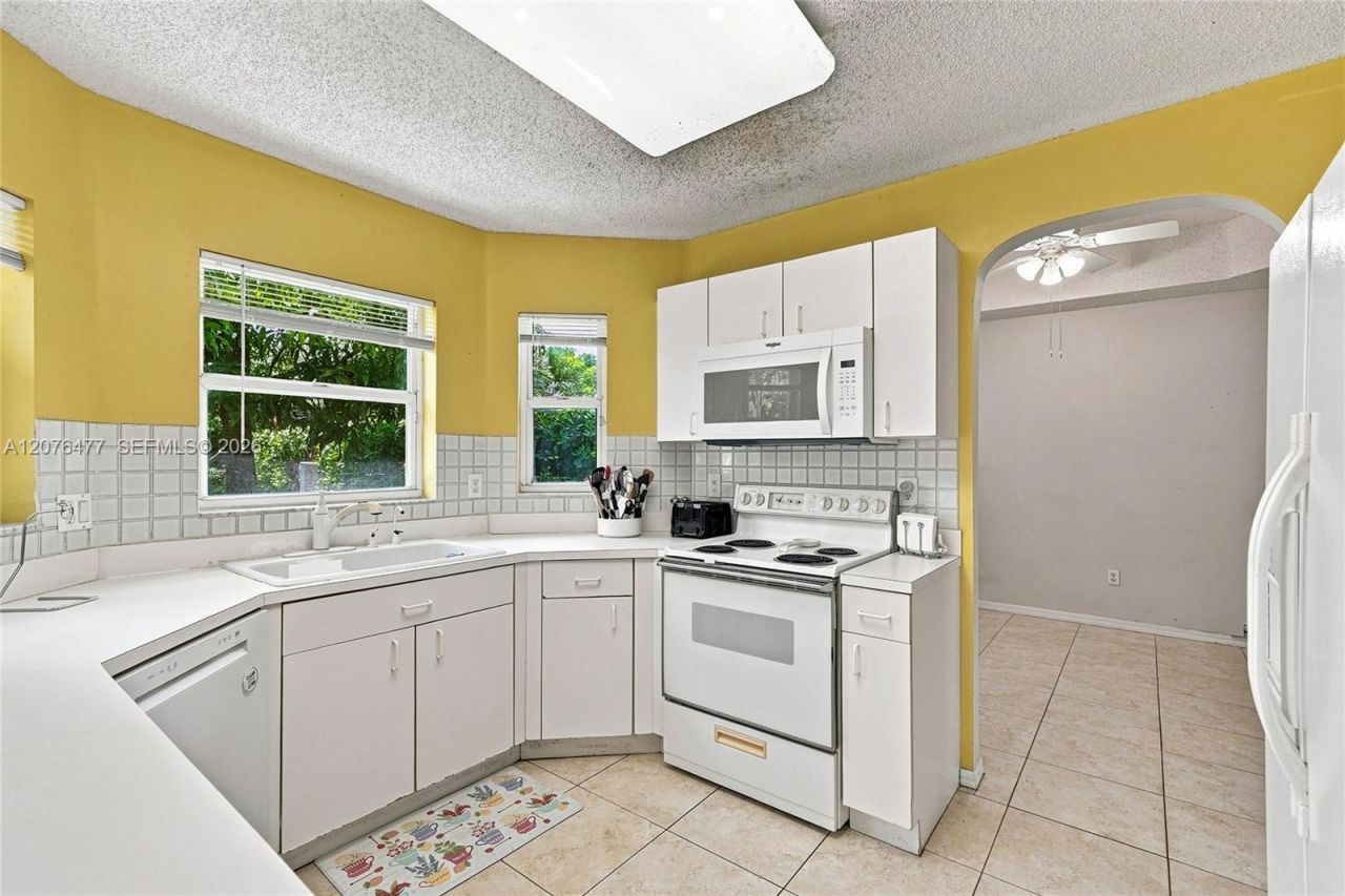 15822 SW 16th Ct , Pembroke Pines, FL 33027 Photo