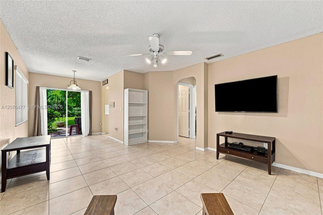 15822 SW 16th Ct , Pembroke Pines, FL 33027 Photo