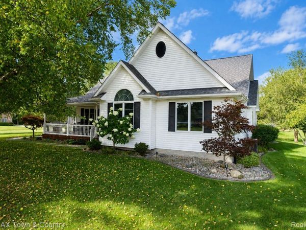 2315 Pebble Creek Drive, Flint Township, Mi 48433