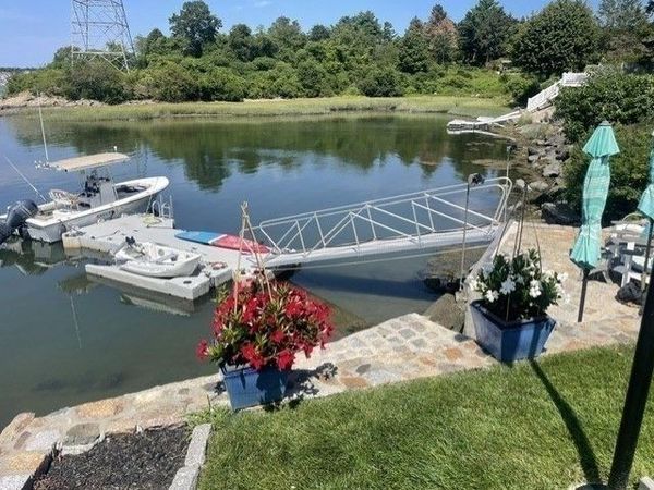 55 Memorial Dr, Salem, MA 01970