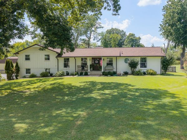 384 Indian Lake Rd, Hendersonville, TN 37075