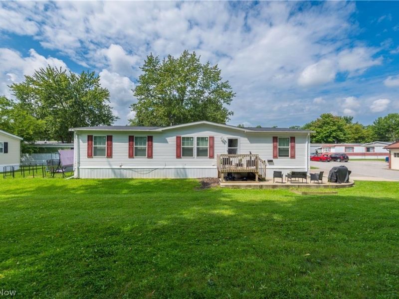 431 Westwoods, Amherst, OH 44001 Photo 1