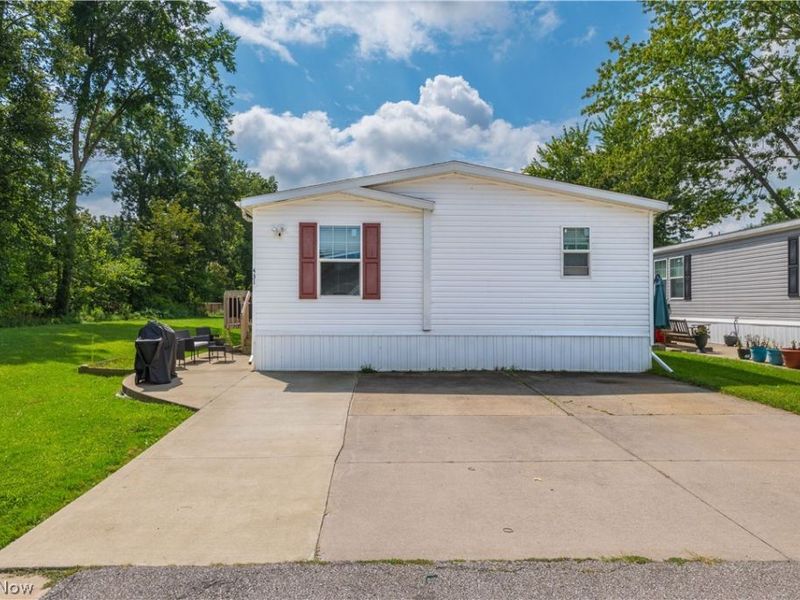 431 Westwoods, Amherst, OH 44001 Photo 2