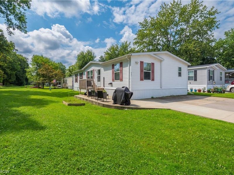 431 Westwoods, Amherst, OH 44001 Photo 3