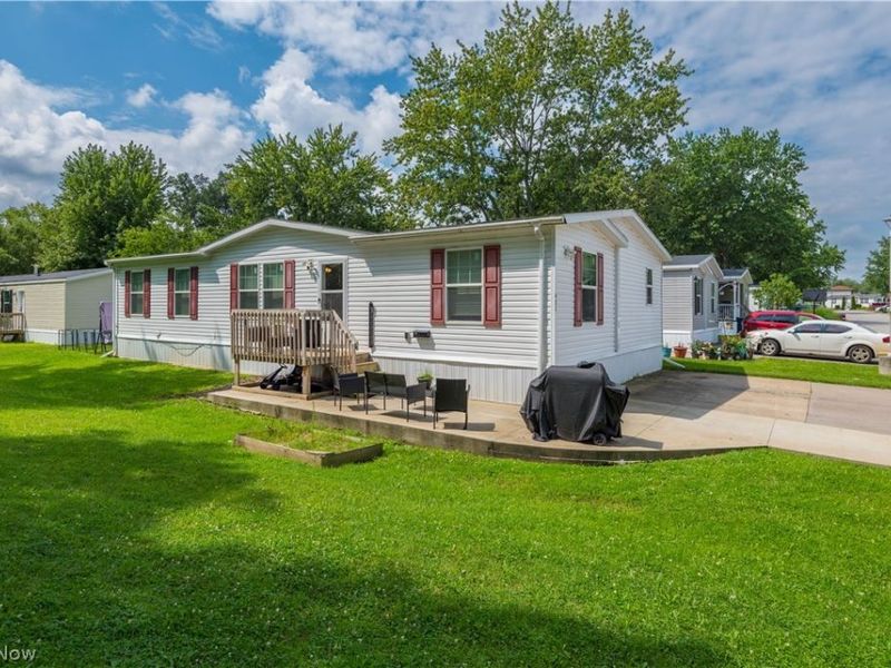 431 Westwoods, Amherst, OH 44001 Photo 5