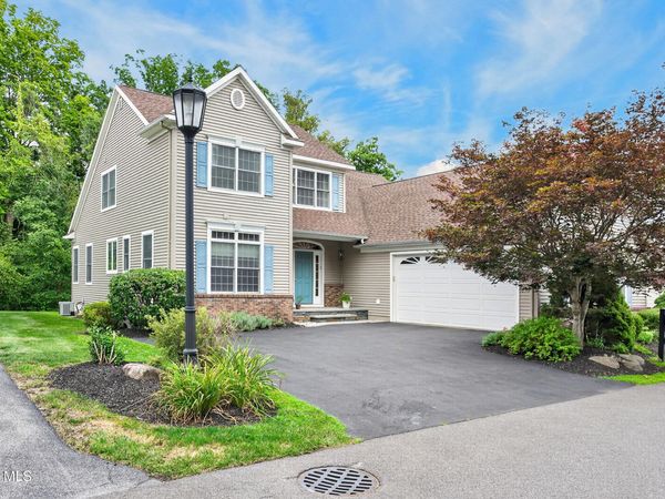 7 Tennyson Cmn, Slingerlands, NY 12159