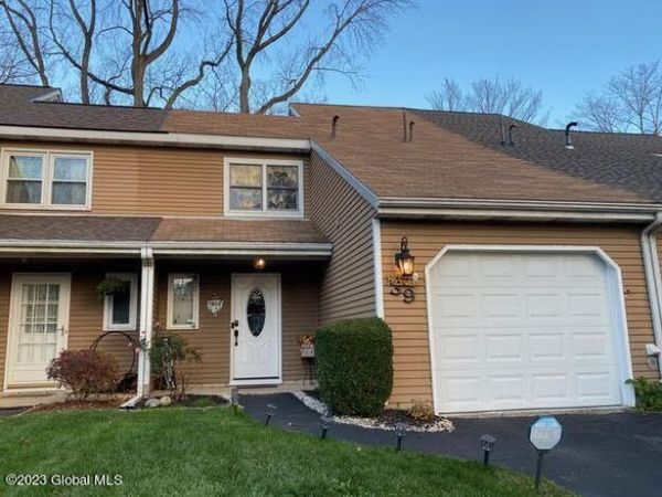 39 Grant Hill Court, Clifton Park, NY 12065