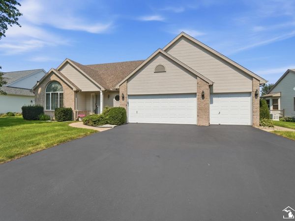 2572 Chapel Creek Drive, Lambertville, MI 48144