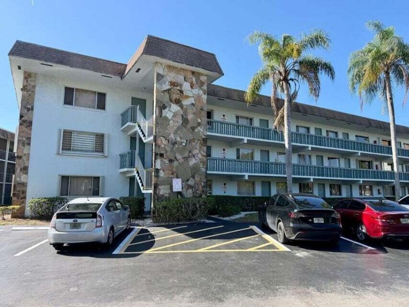 2000 Springdale Boulevard, Unit 102, Palm Springs, FL 33461 Photo