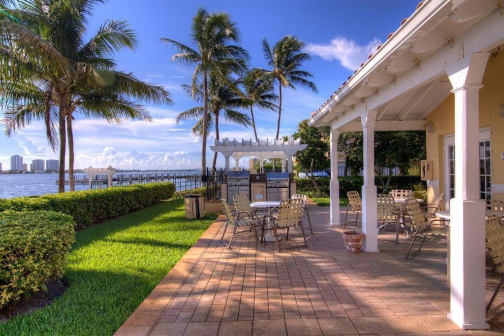 1035 Lake Shore Drive, Unit 103, Lake Park, FL 33403 Photo