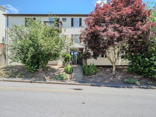 229 Vernon St, Unit 3, Worcester, MA 01607