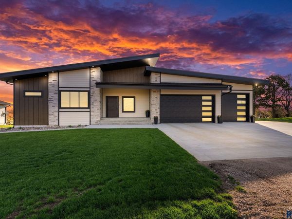 6319 Stoney Point, Wentworth, SD 57075