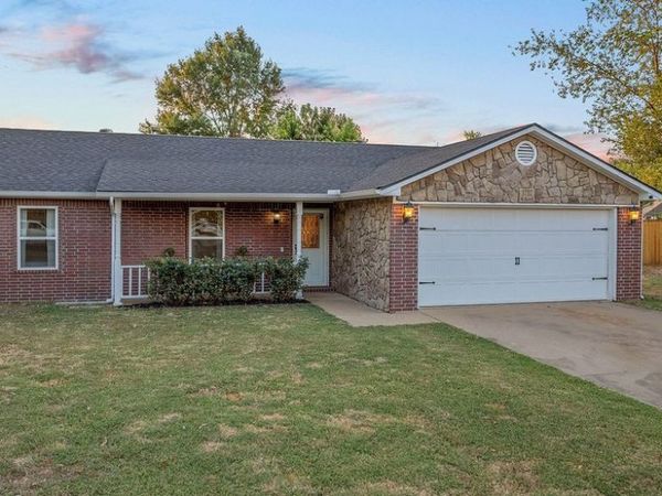 3717 W Rozell Street , Rogers, AR 72756