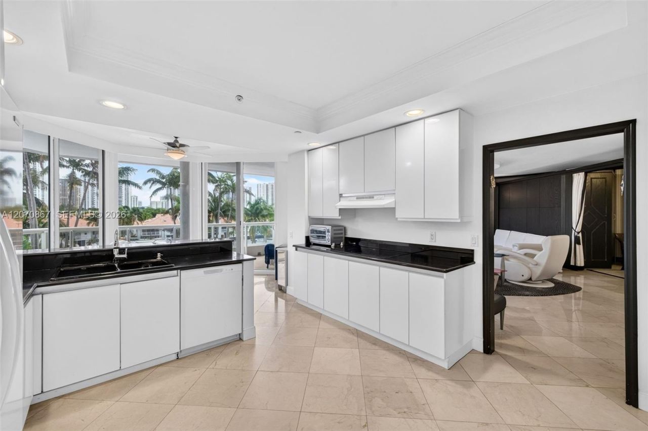 21050 Point Pl , Unit 403, Aventura, FL 33180 Photo