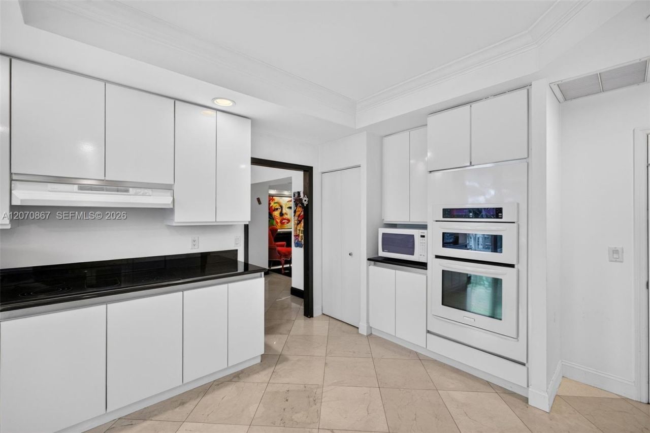 21050 Point Pl , Unit 403, Aventura, FL 33180 Photo