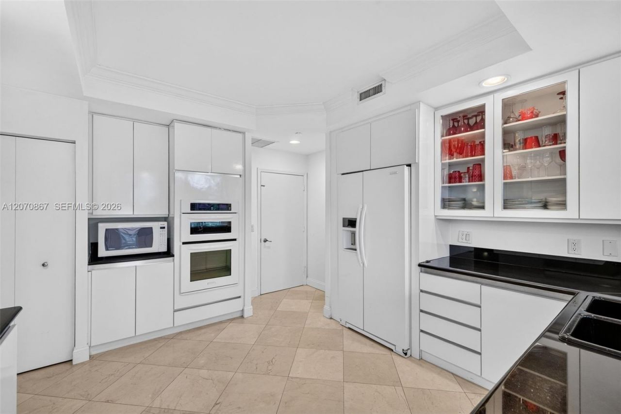 21050 Point Pl , Unit 403, Aventura, FL 33180 Photo