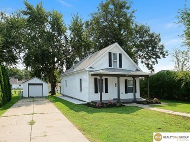 230 S McKenna Avenue, Gretna, NE 68028