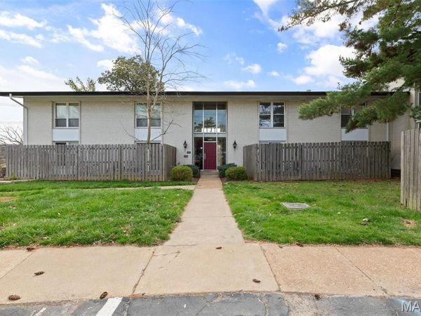 10415 Briarbend Drive, St Louis, MO 63146