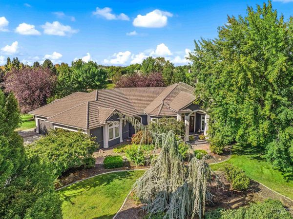 7061 N Penncross Way, Meridian, ID 83646