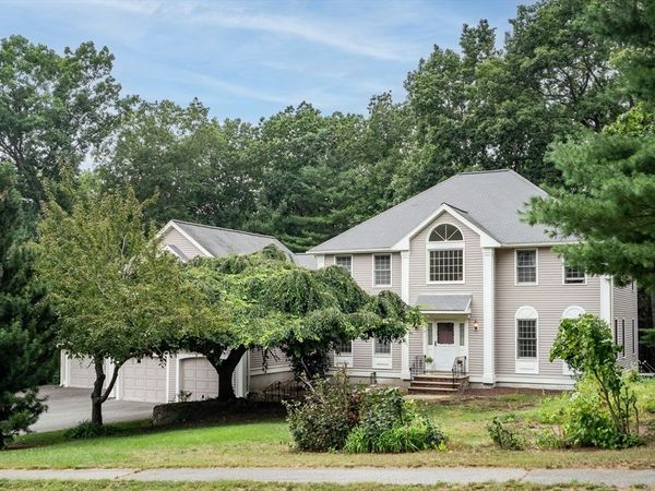 4 Crestview Rd, Bedford, MA 01730