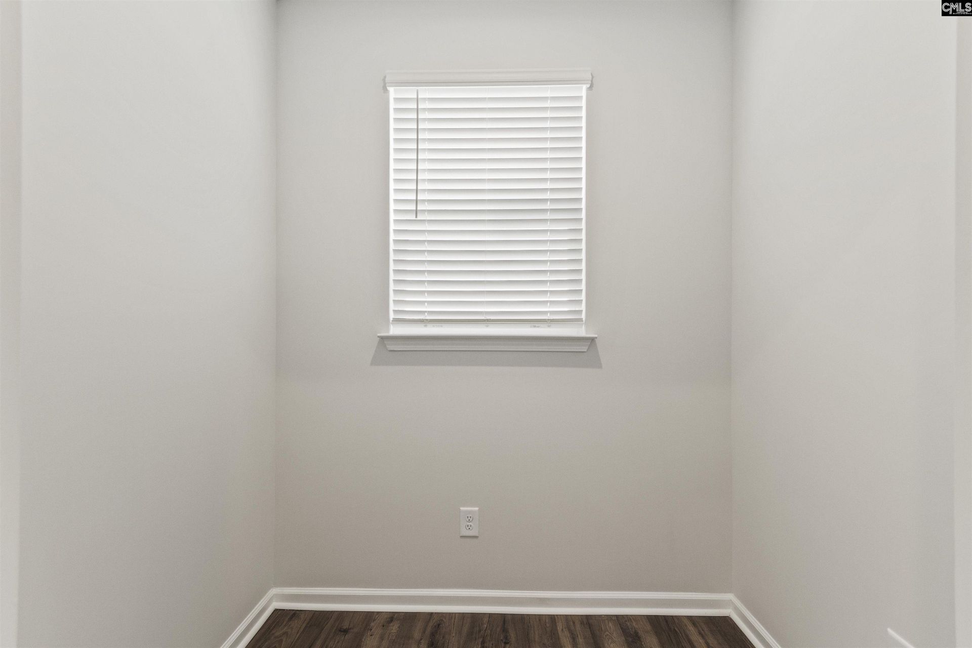 823 Huxley Lane  Photo 4