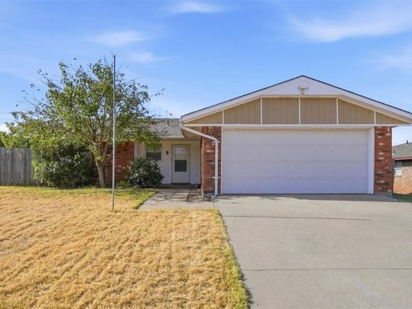 6310 SW Park Place, Lawton, OK 73505