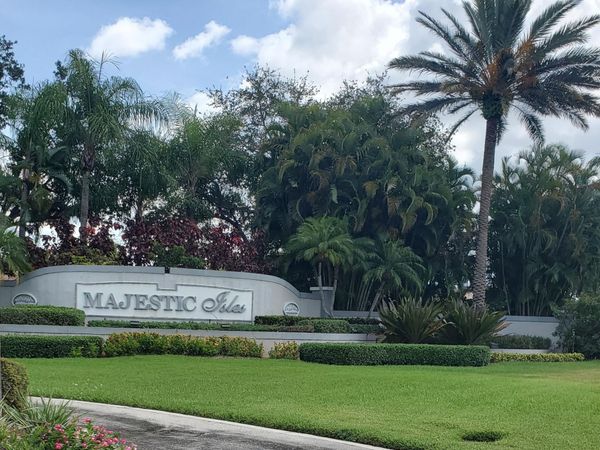 10724 ROYAL CARIBBEAN Circle, Boynton Beach, FL 33437