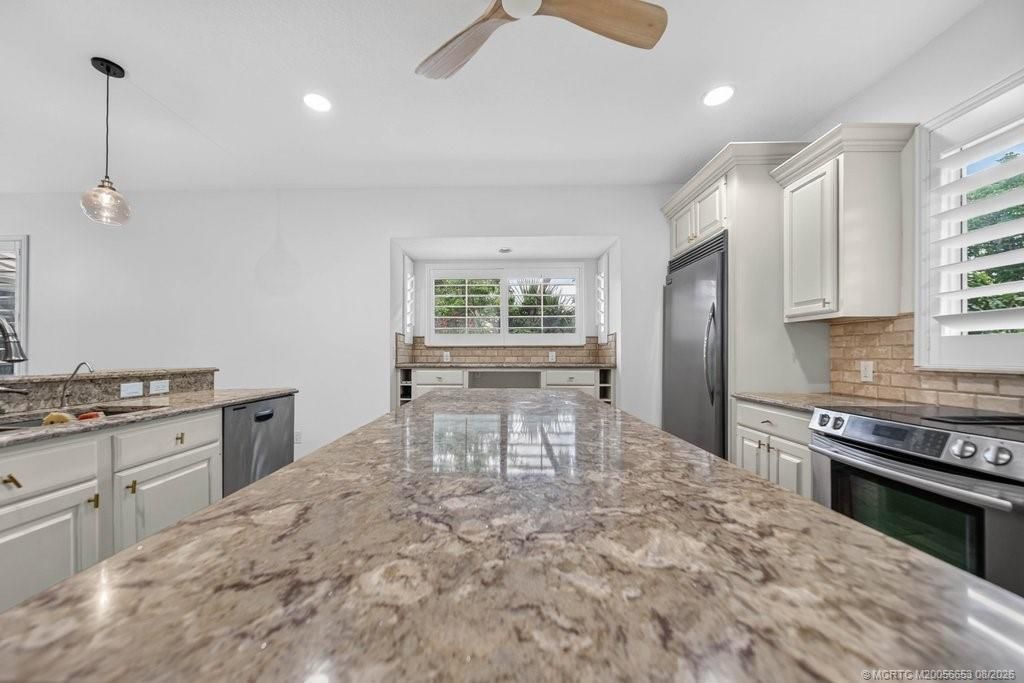 15 W High Point Road, Sewalls Point, FL 34996 Photo