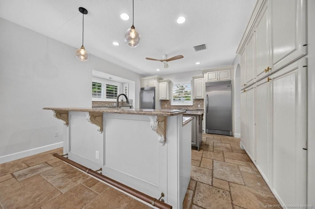 15 W High Point Road, Sewalls Point, FL 34996 Photo