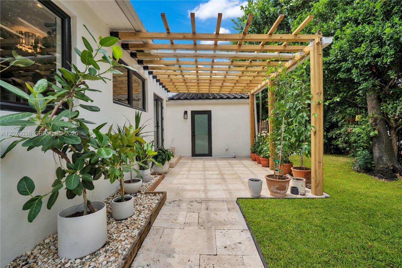 10301 N Miami Ave, Miami Shores, FL 33150 Photo