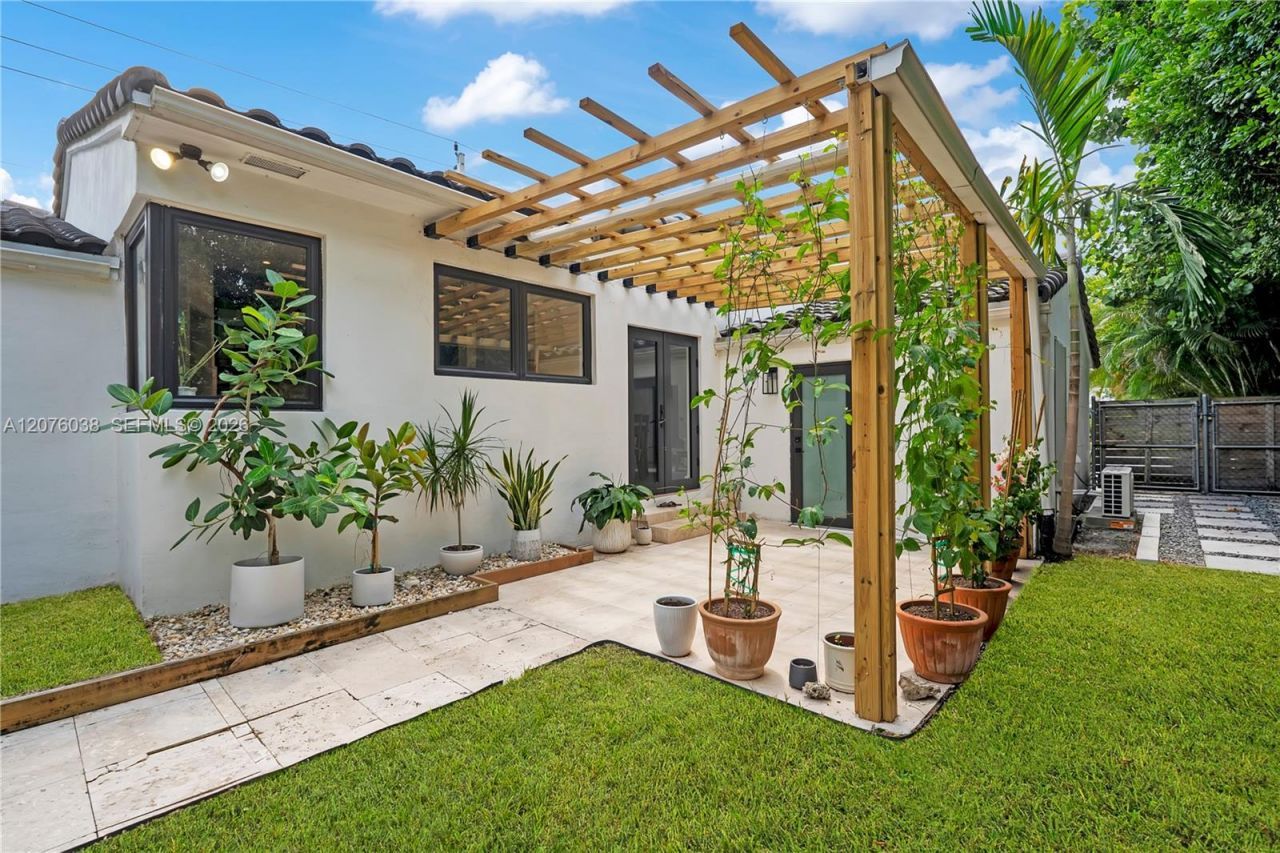 10301 N Miami Ave, Miami Shores, FL 33150 Photo