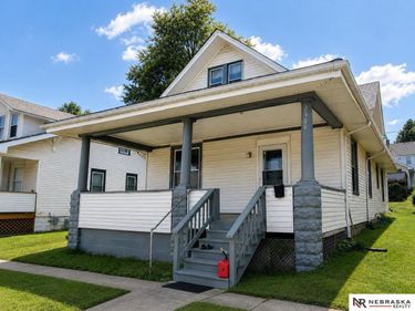2414 N 45th Street, Omaha, NE 68104