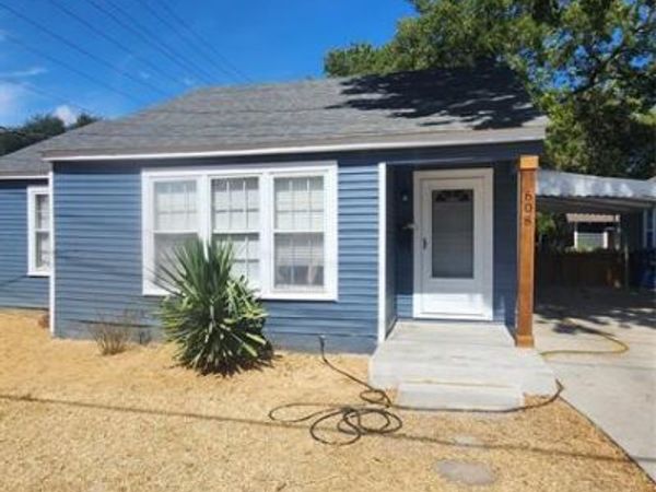 608 W Baldridge Street, Ennis, TX 75119